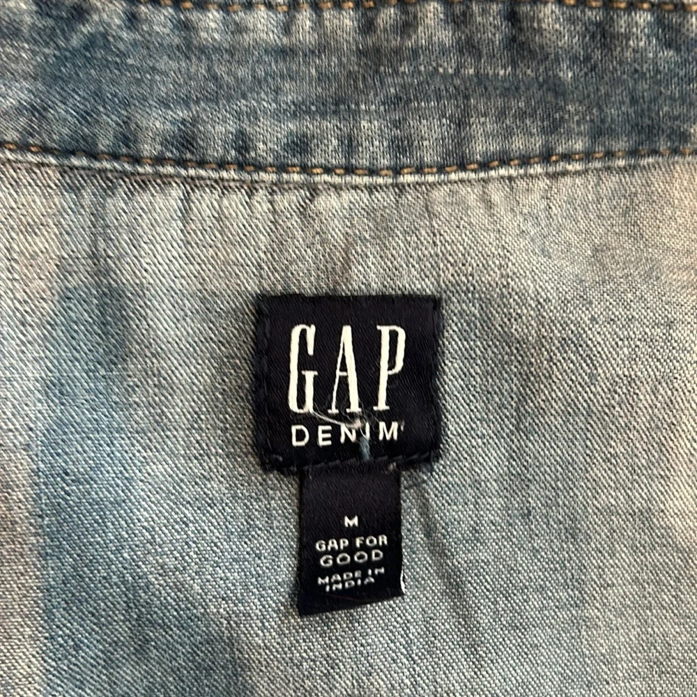 Gap lightweight denim long sleeve shirt button up - Picture 2 of 4
